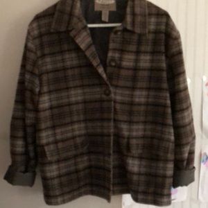 Old navy brown plaid jacket. Perfect for inbetween weather